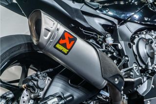YAMAHA R1 AKRAPOVIC DE COMPETICION * PORTA CORTO * IMPECABLE *