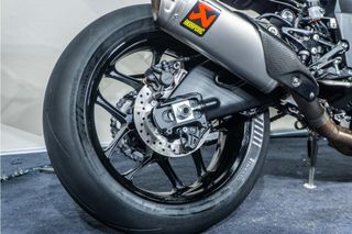 YAMAHA R1 AKRAPOVIC DE COMPETICION * PORTA CORTO * IMPECABLE *