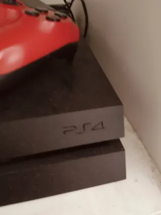 PS4 (PlayStation 4) + Mando Rojo LIBRE