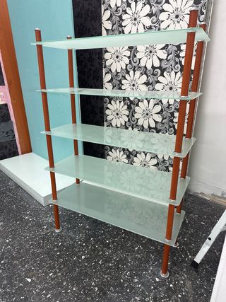 Estantería de cristal y madera