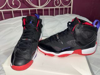 Zapatillas Jordan Negras y Rojas