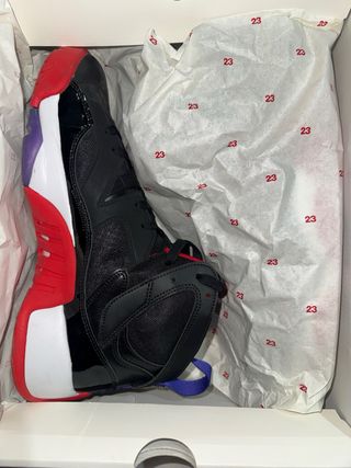 Zapatillas Jordan Negras y Rojas