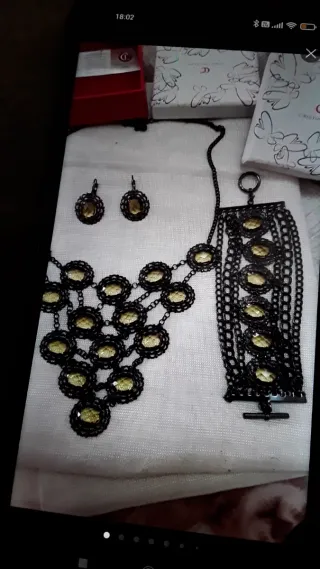 Conjunto collar, pulsera y pendientes