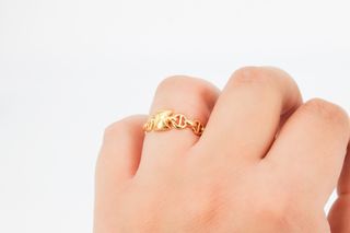 Anillo De Oro De 18K.. Ref: 023-01-00484