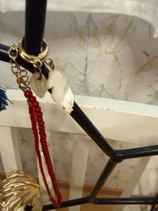 Bisutería variada colgantes y collares