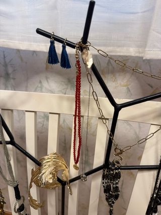 Bisutería variada colgantes y collares