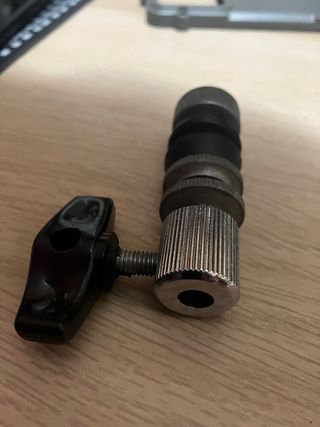 Pinza Hi-Hat para Batería