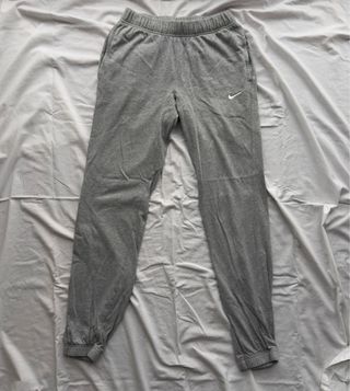 Pantalón jogger Nike gris
