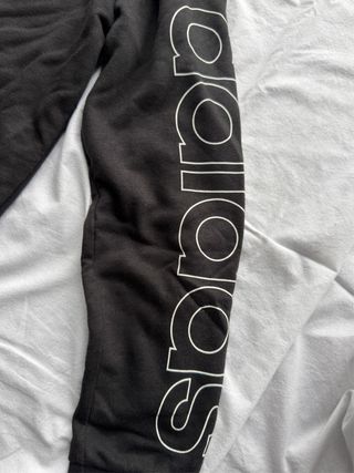 Sudadera Adidas negra con cremallera