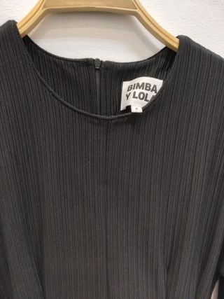 Vestido negro manga larga con bolsillos