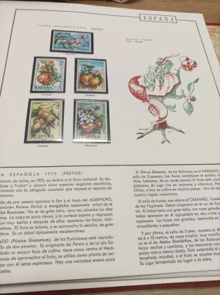 29 Sellos 1975 en hojas y filoestuches originales.