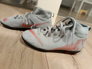 Botas fútbol Nike Mercurial niño grises, talla 34