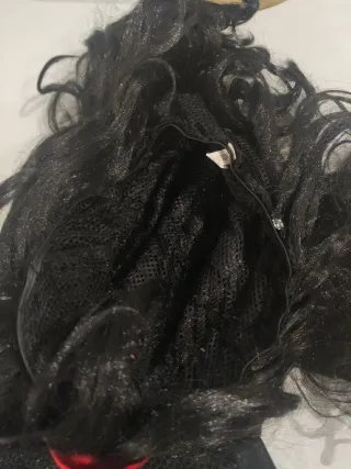 Peluca Negra con Lazo Rojo Blancanieves