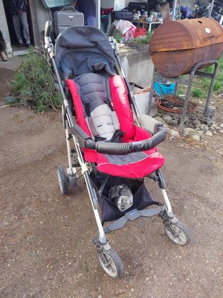 Carro de bebé Chicco rojo y gris