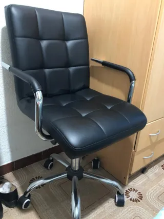 Silla de oficina negra como nueva