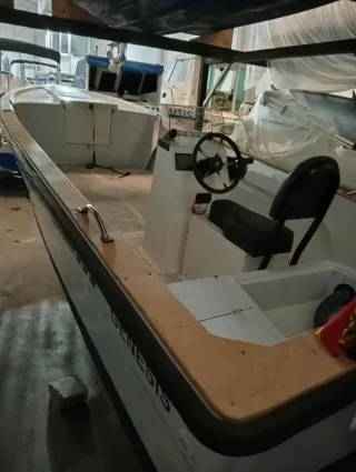 La Mar 640 con motor 300