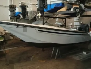 La Mar 640 con motor 300