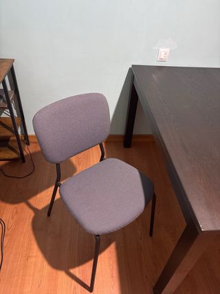 Mesa ampliable de comedor de madera oscura