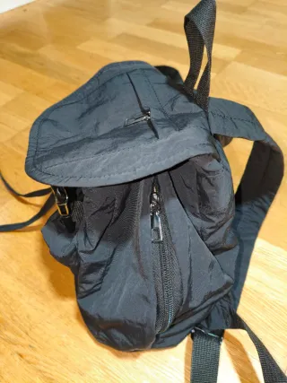 Mochila pequeña negra