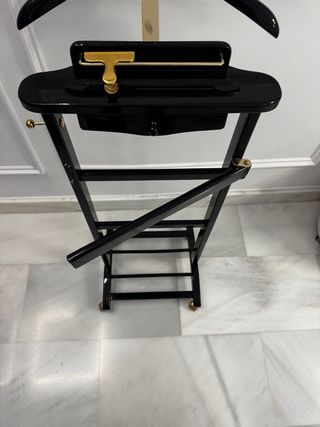 Galán de noche madera maciza negro y dorado