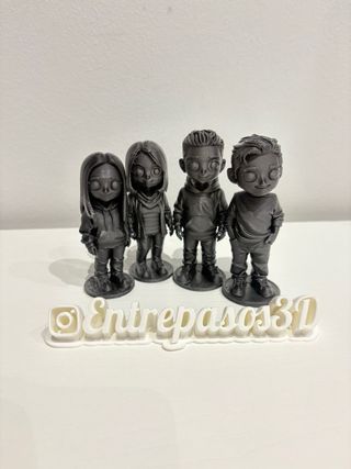 Familia impresa en 3D personalizada.
