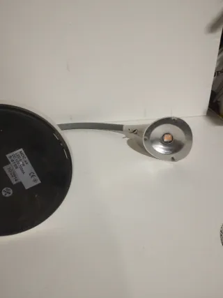 Lámpara de mesa moderna beige y gris