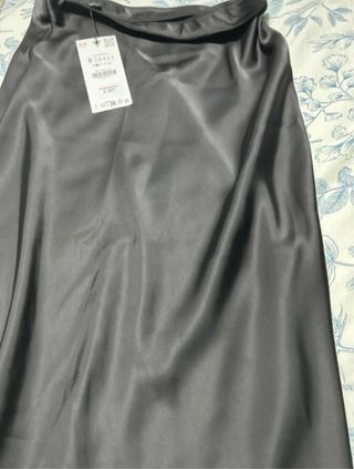 Falda Zara satinada  negra talla S