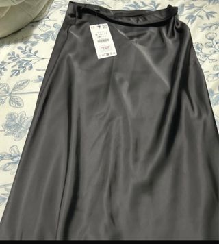 Falda Zara satinada  negra talla S