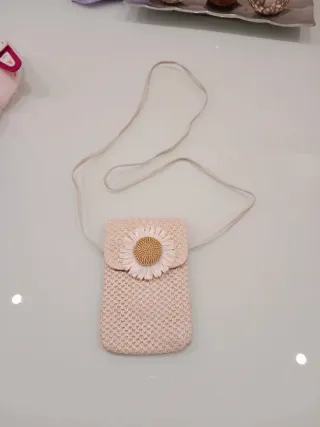 Bolso para móvil tejido con flor