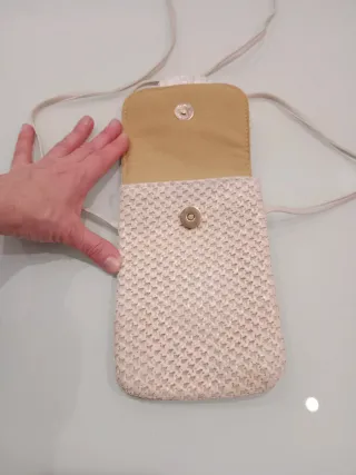 Bolso para móvil tejido con flor