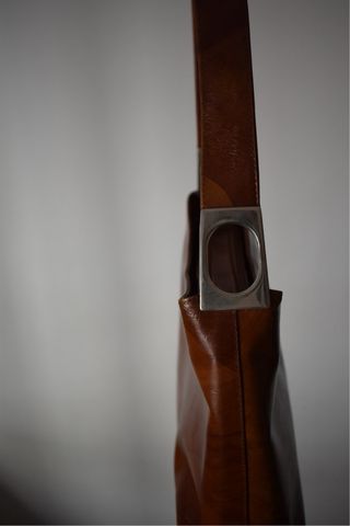 Bolso de piel marrón