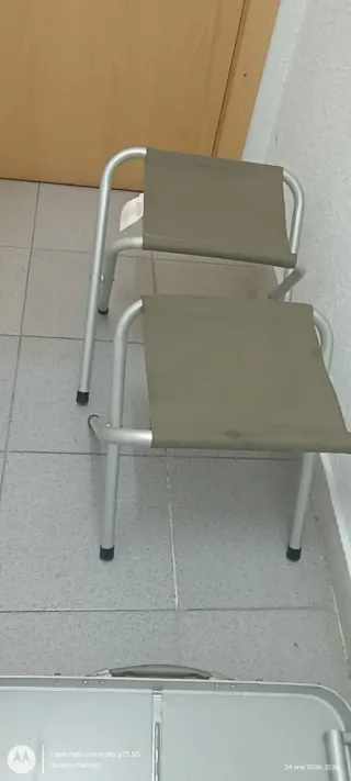 Mesa plegable Decathlon con banquetas