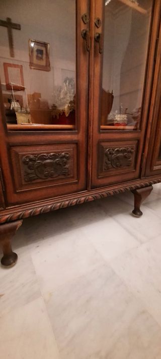 Mueble antiguo de madera