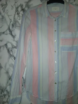 Camisa de rayas rosas y azules