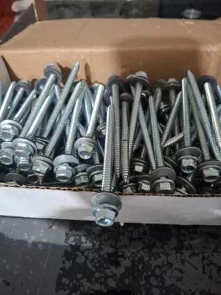 Tornillos con arandela metal y goma