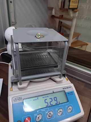 Anillo Oro 18k con Piedra Verde Ovalada