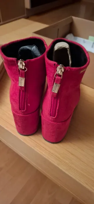 Botines rojos tacón