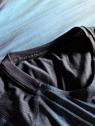 Camiseta Decathlon Negra y Azul