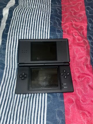 Nintendo DS con Mario Kart y cargador