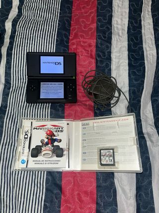 Nintendo DS con Mario Kart y cargador
