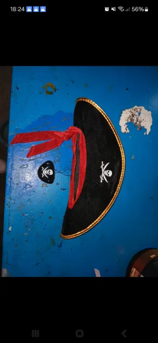Gorro pirata con parche ojo calavera