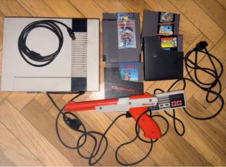 Nintendo NES con pistola y juegos
