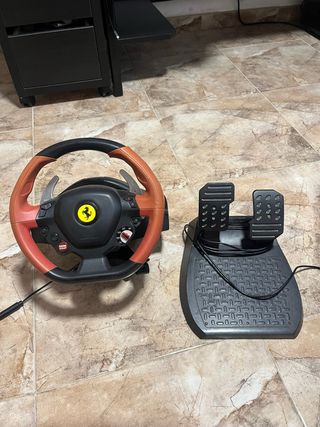 Volante Thrustmaster Ferrari con Pedali