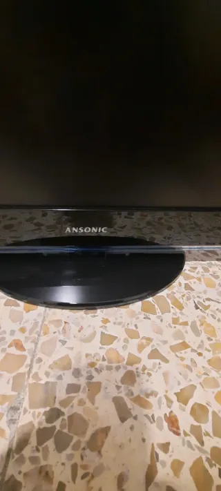 Televisor Ansonic HD Negro.sin mando.