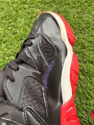 Zapatillas Jordan Negras y Rojas