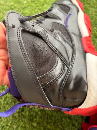 Zapatillas Jordan Negras y Rojas