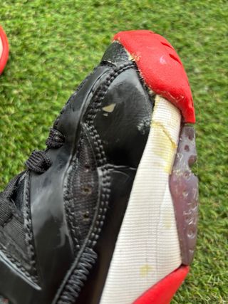 Zapatillas Jordan Negras y Rojas