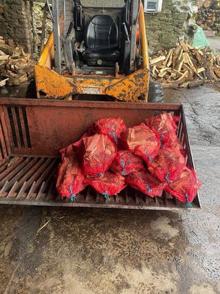 Leña para chimenea o barbacoa