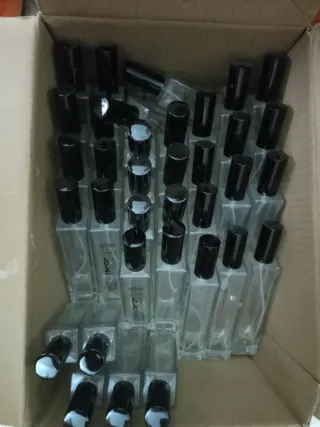 Botes de perfume vacíos