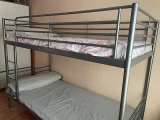 Litera metálica gris